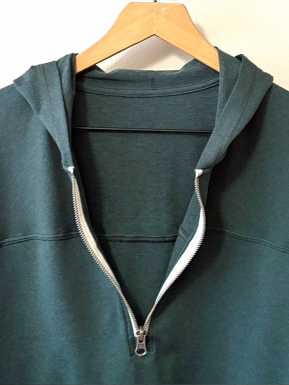 Vuori Halo Half Zip Cropped Hoodie Grove Heather Green - Picture 7 of 10